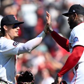 Yankees' Jorbit Vivas' baserunning gaffe highlights ugly loss in Atlanta