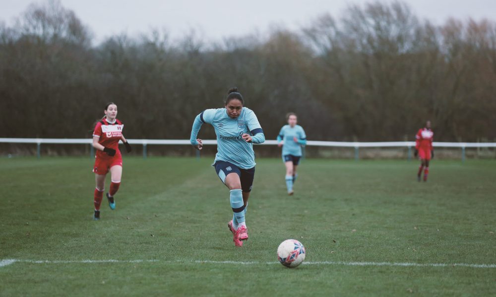 Davies joins women's soccer coaching staff