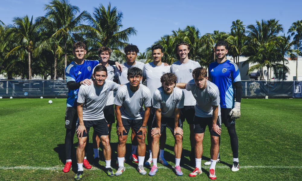 Men's Soccer Signs Felipe Diniz