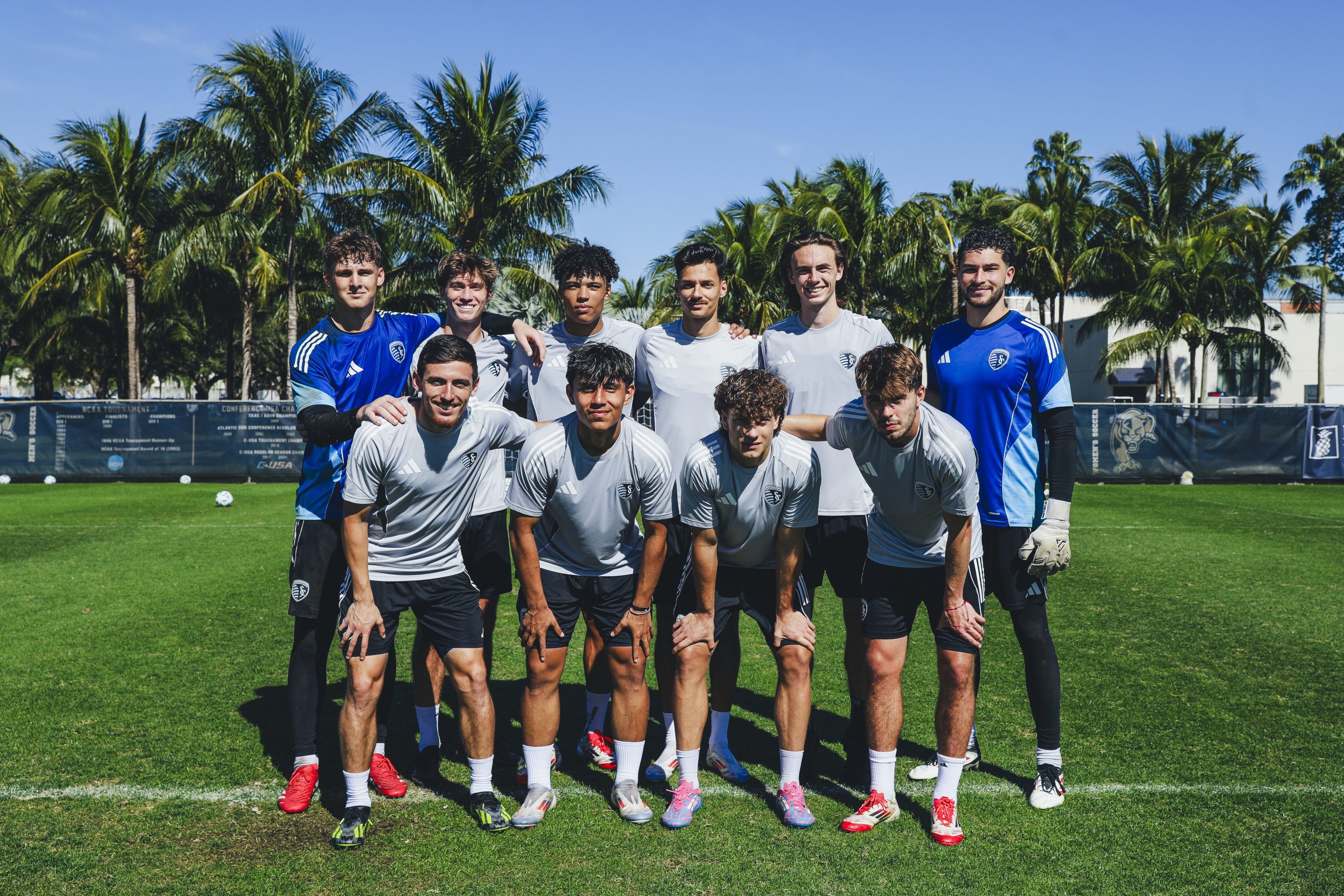 Men's Soccer Signs Felipe Diniz