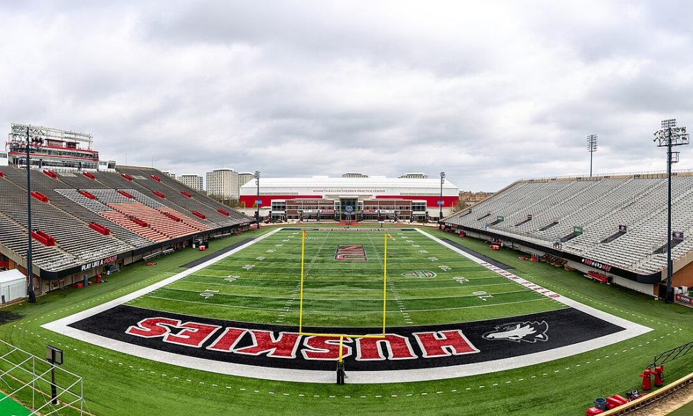 Minnesota Hosts Northern Illinois on Senior Day