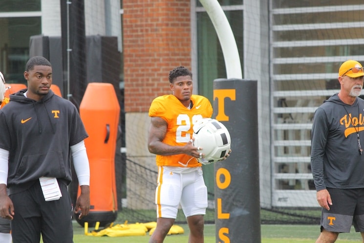 No starting QB named after first Vols scrimmage; Boo Carter competes