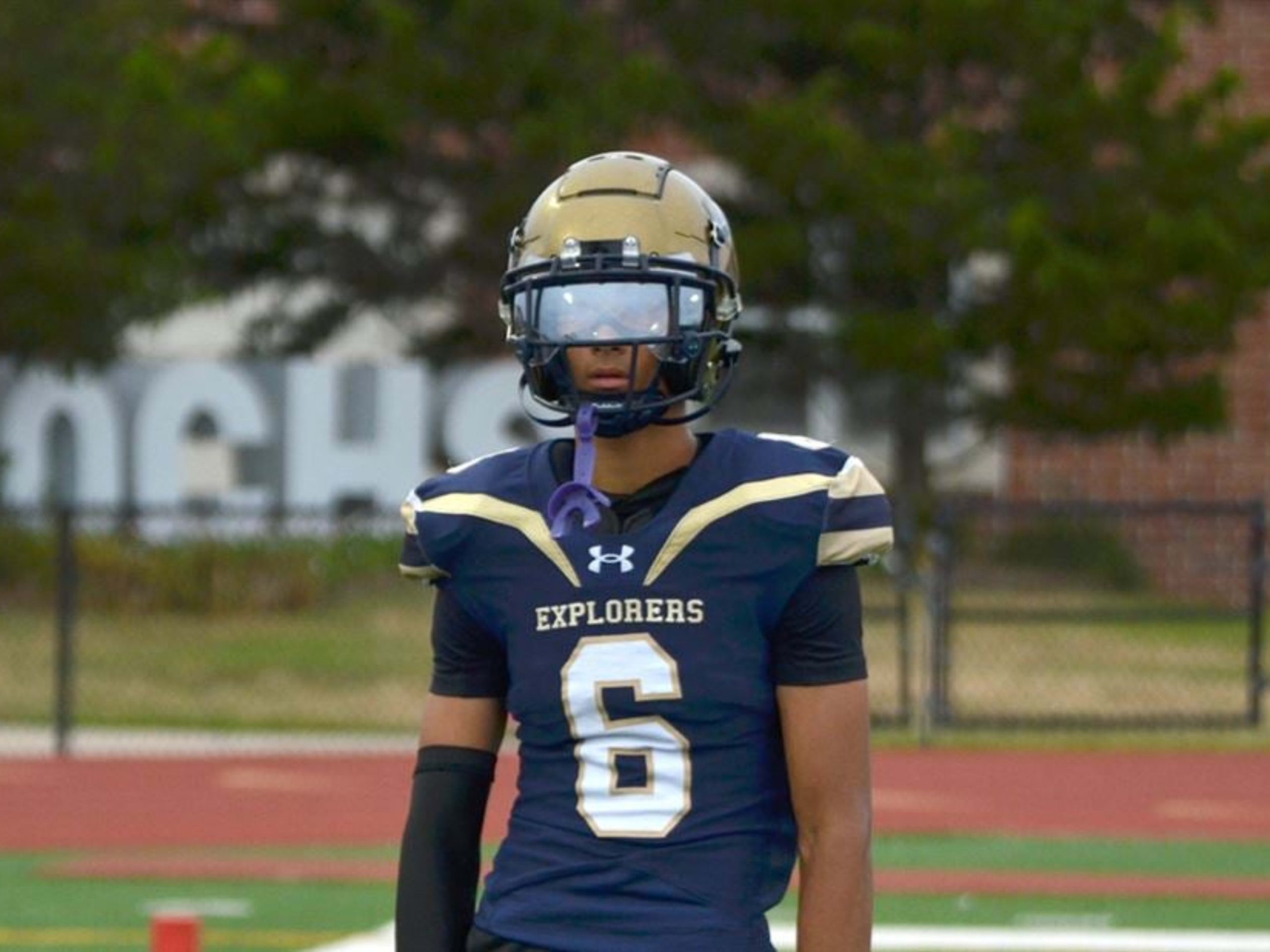 Notre Dame Standout RB Signs High