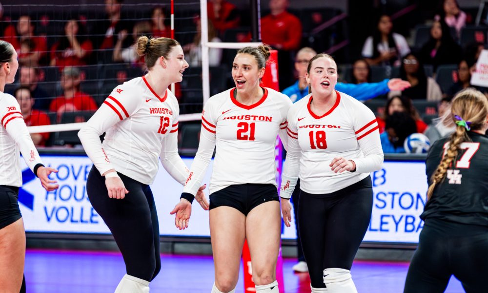 Women's Volleyball Swept by Utah State