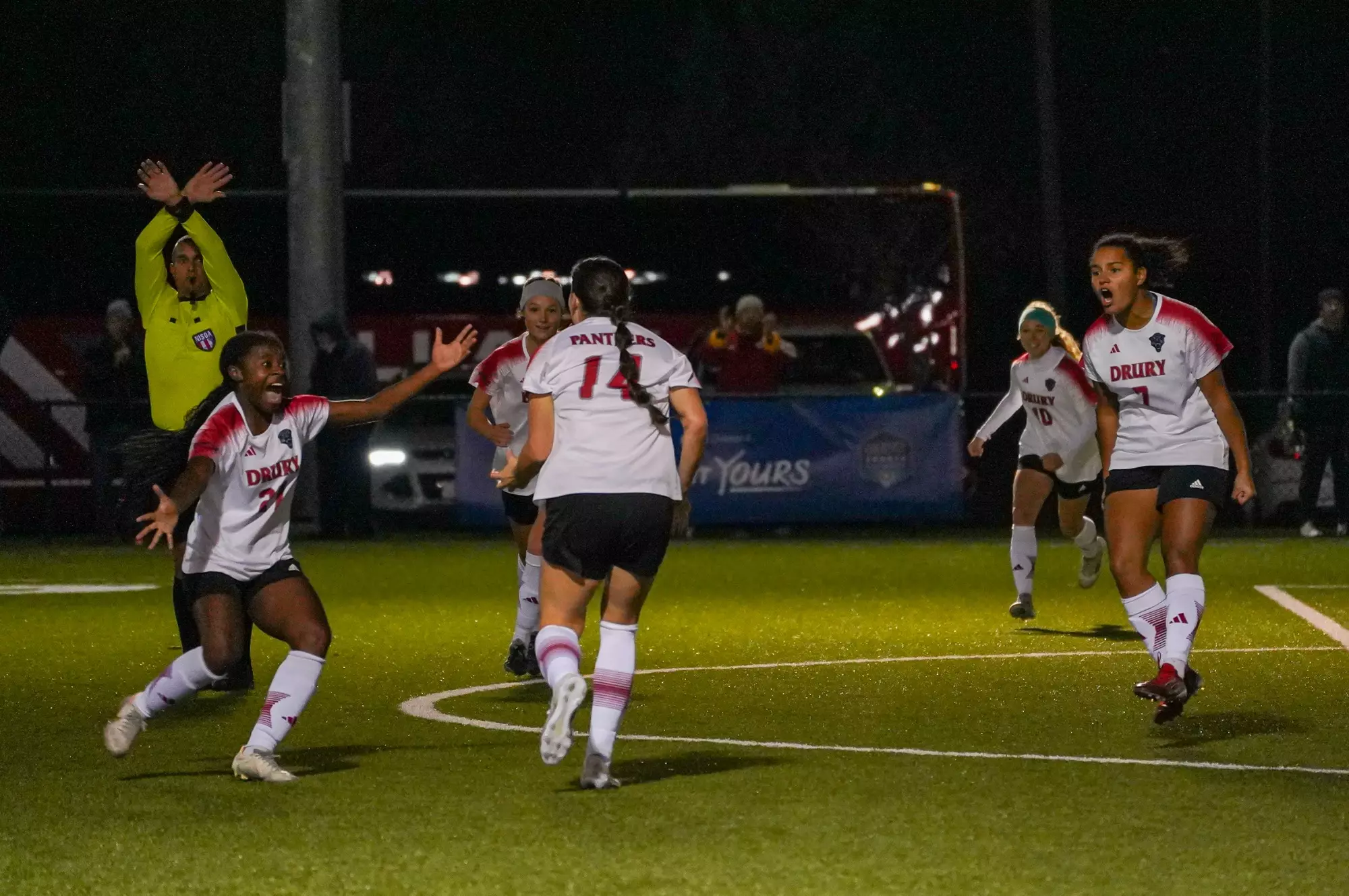 WOMEN'S SOCCER FALLS TO SAINT PETER'S 1