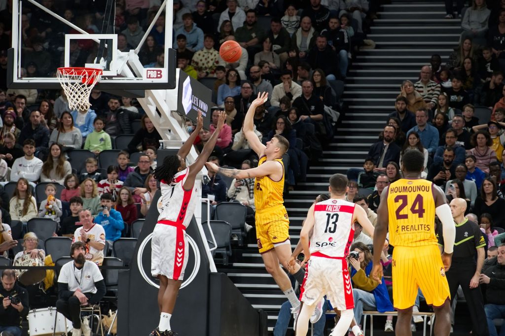 basketball game (image: jurvetson / by via Openverse)